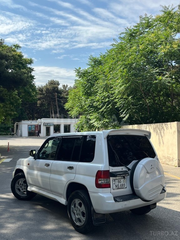 Mitsubishi Pajero io