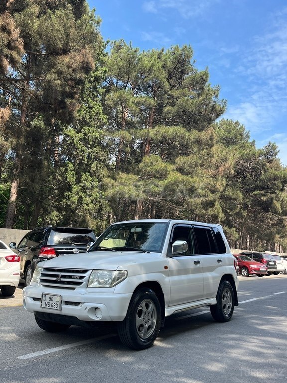 Mitsubishi Pajero io