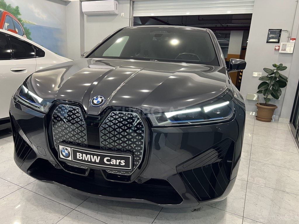 BMW iX