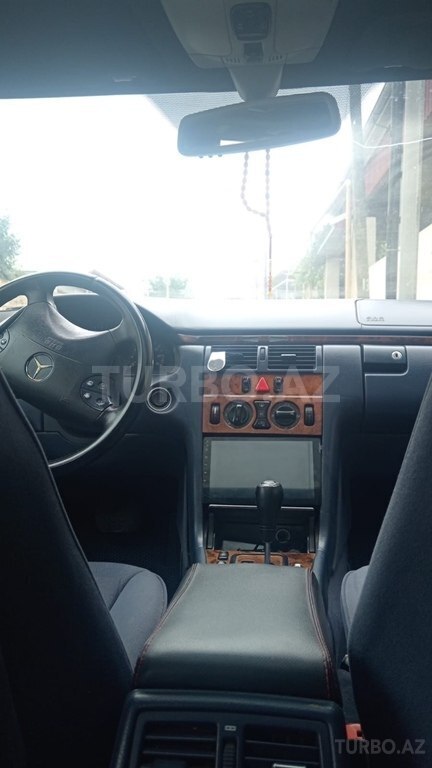 Mercedes E 280