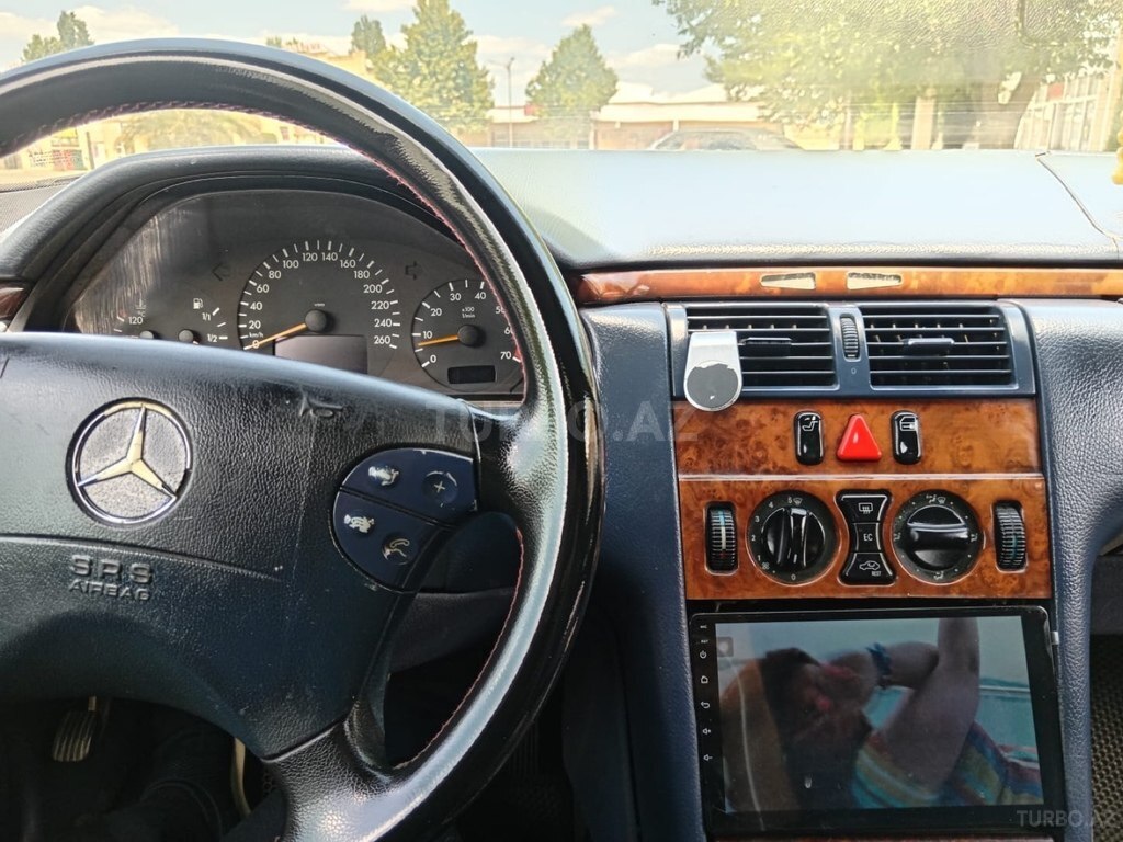 Mercedes E 280