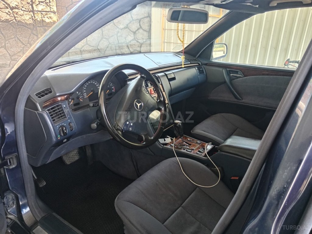 Mercedes E 280