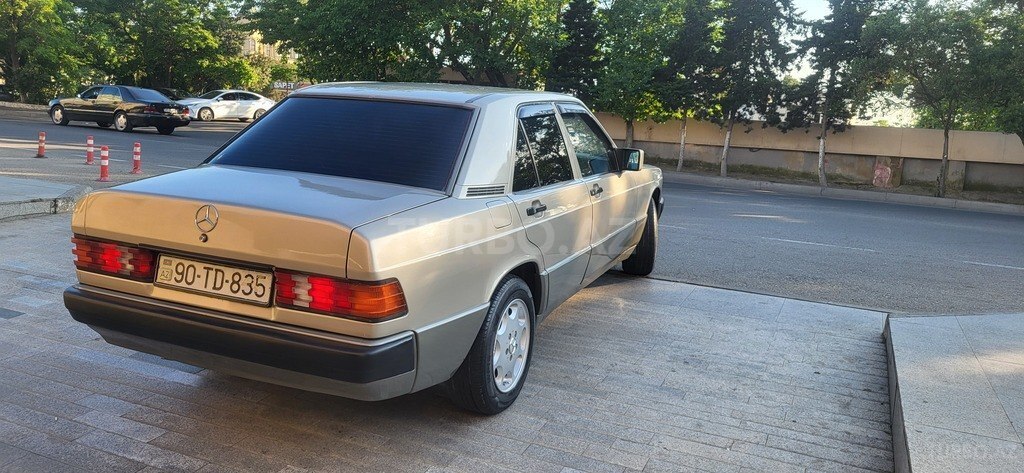 Mercedes 190