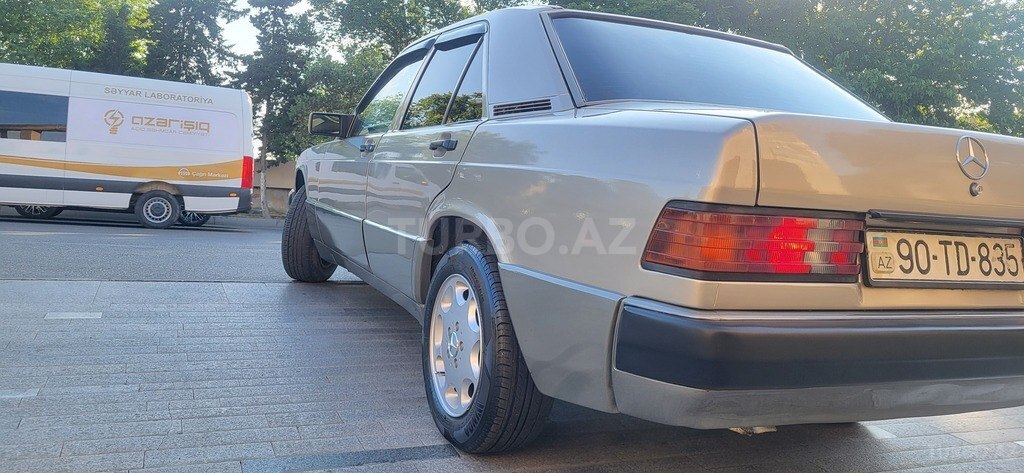 Mercedes 190
