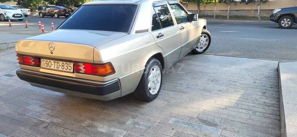 Mercedes 190