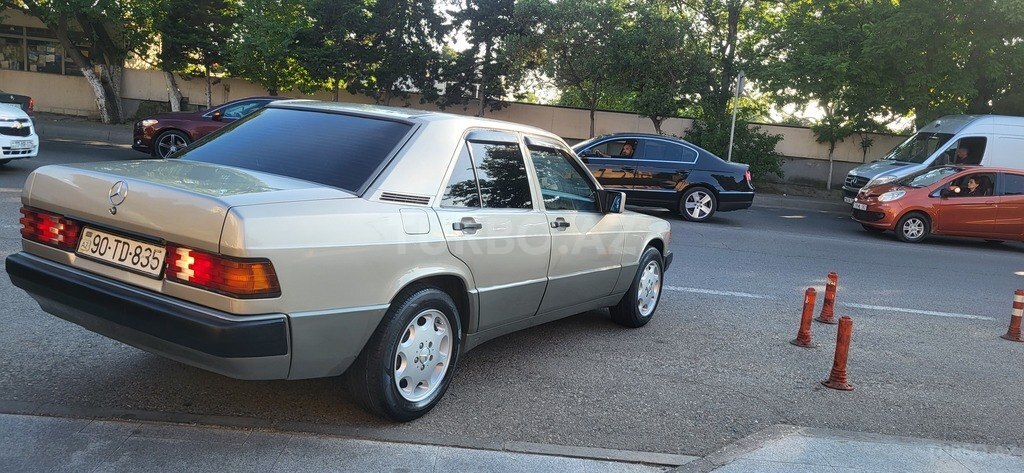 Mercedes 190