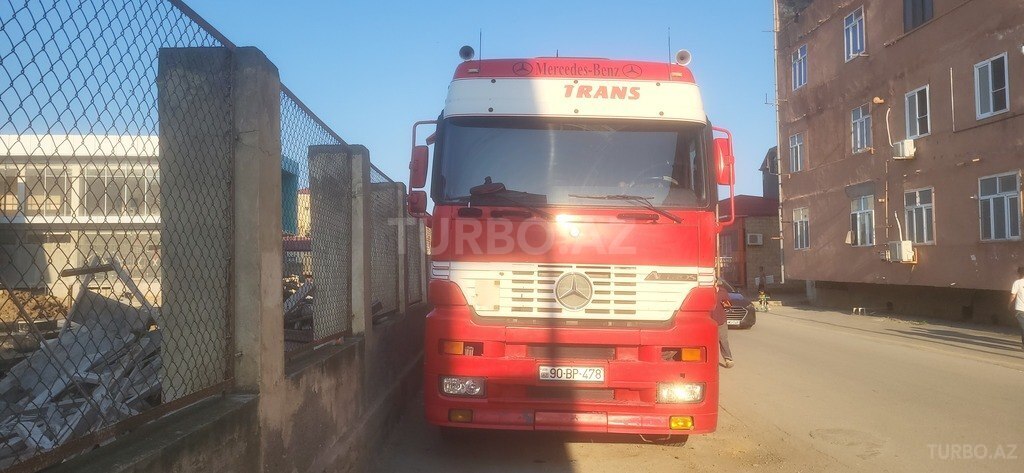 Mercedes Actros 1843