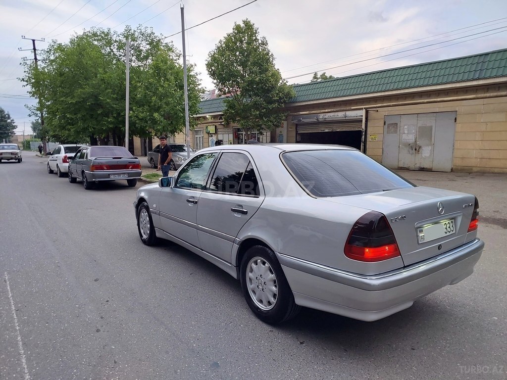 Mercedes C 240