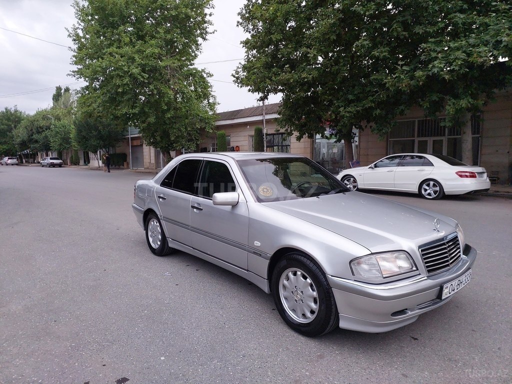 Mercedes C 240