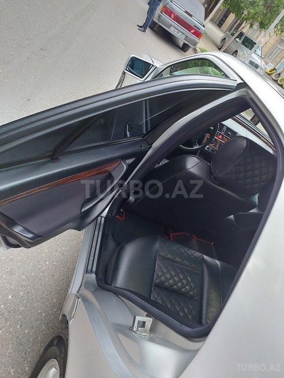 Mercedes C 240