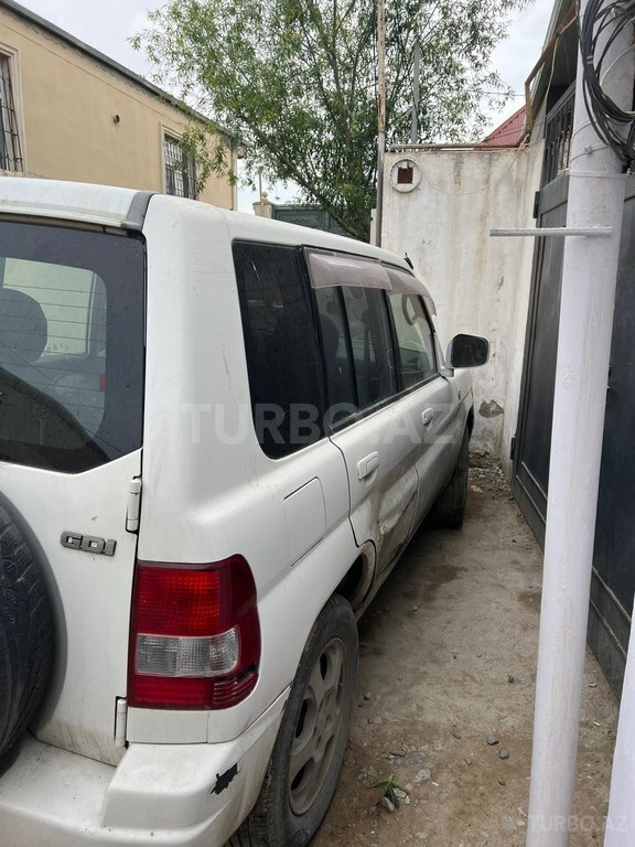 Mitsubishi Pajero io