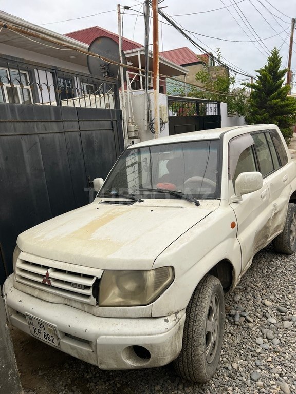 Mitsubishi Pajero io