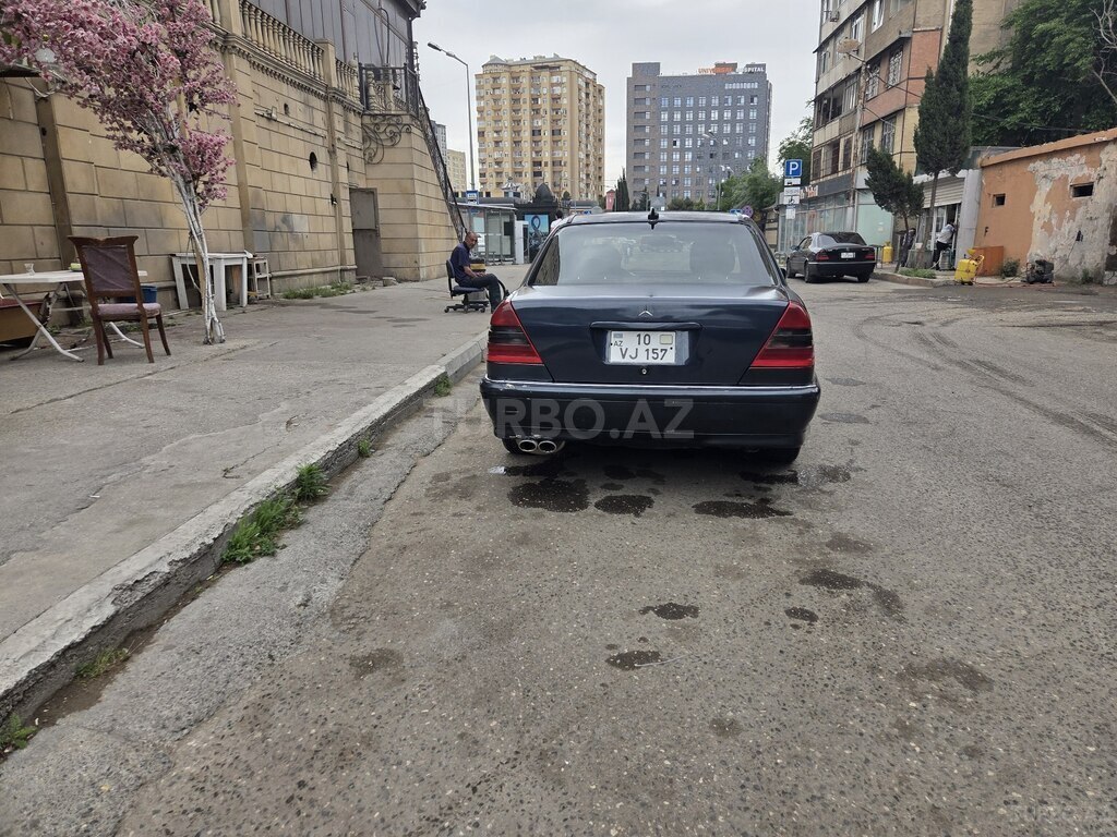 Mercedes C 200