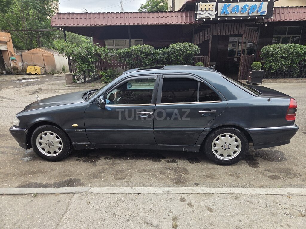 Mercedes C 200