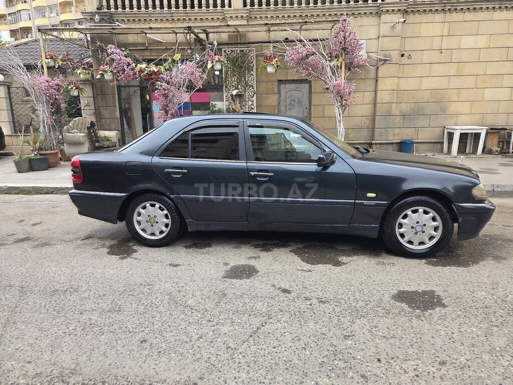 Mercedes C 200