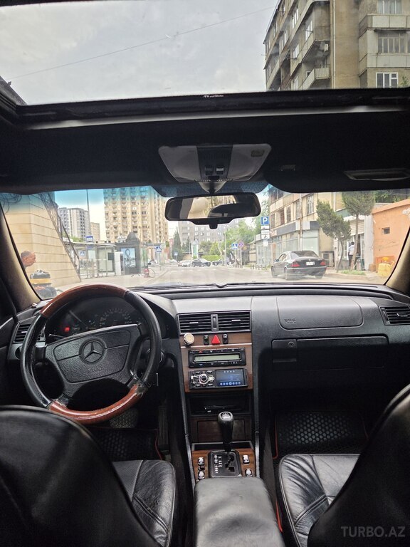 Mercedes C 200