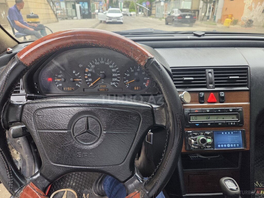 Mercedes C 200