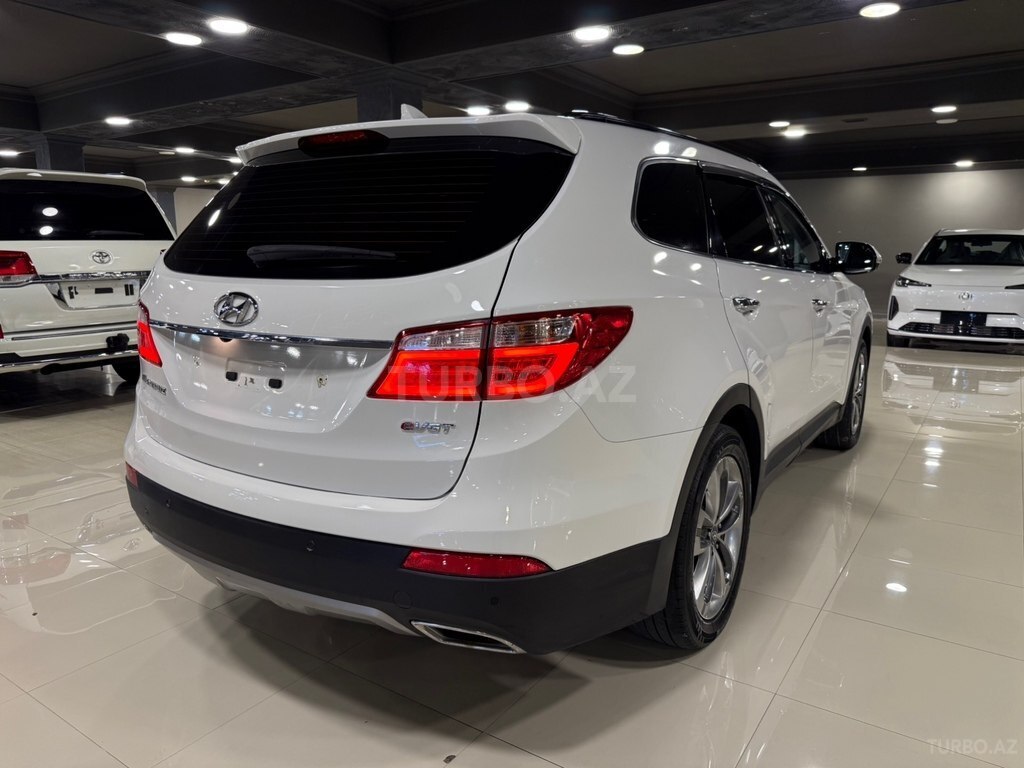 Hyundai Grand Santa Fe