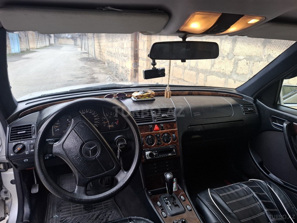 Mercedes C 180