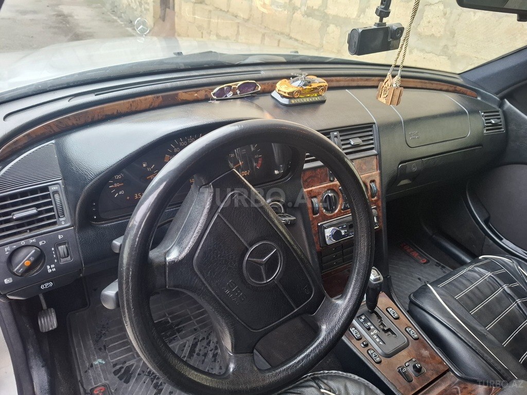 Mercedes C 180