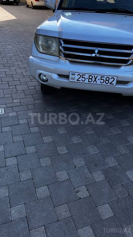 Mitsubishi Pajero io