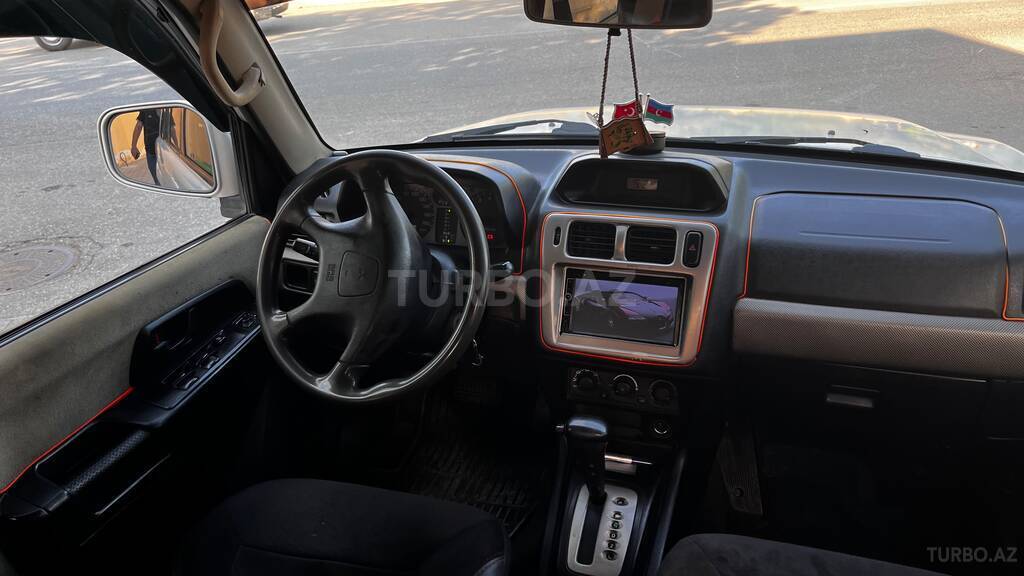 Mitsubishi Pajero io