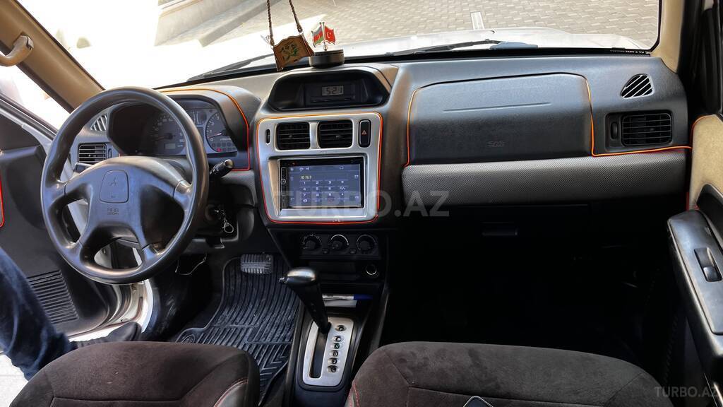 Mitsubishi Pajero io