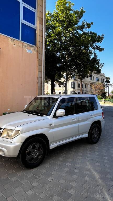 Mitsubishi Pajero io