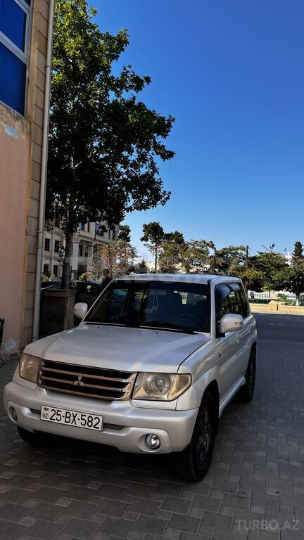Mitsubishi Pajero io