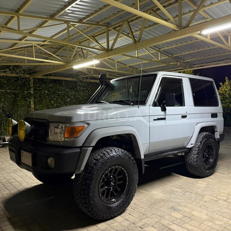 Toyota Land Cruiser