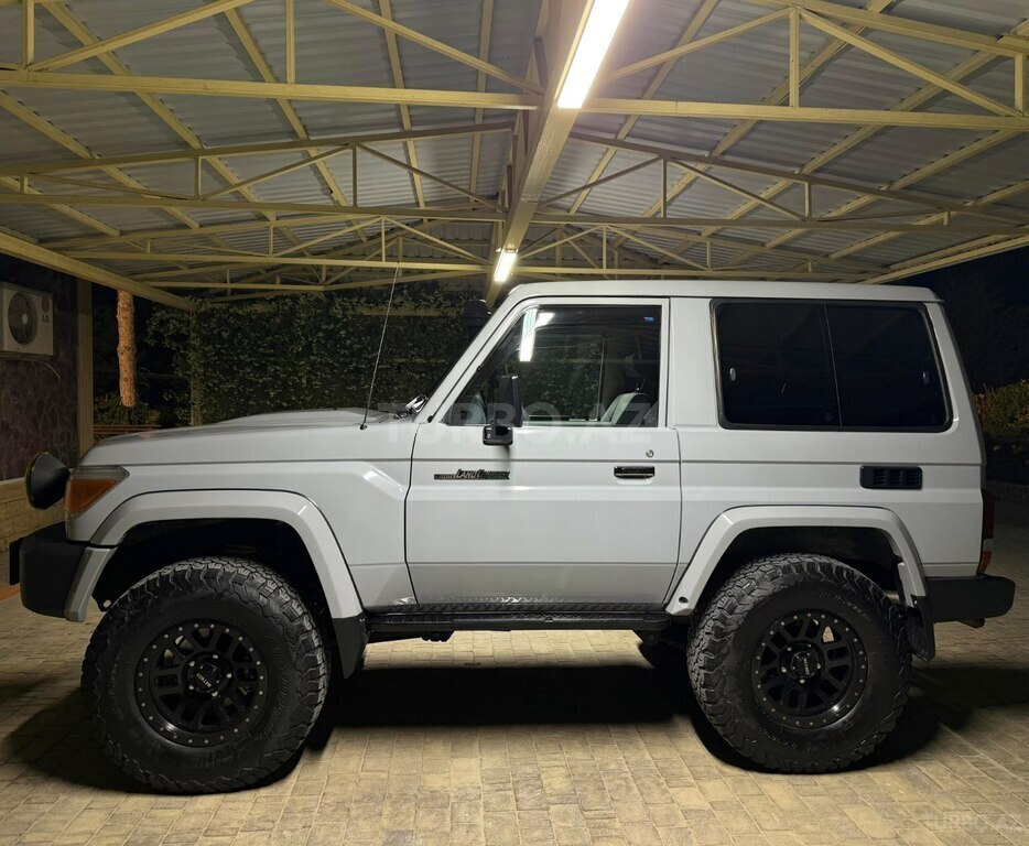 Toyota Land Cruiser