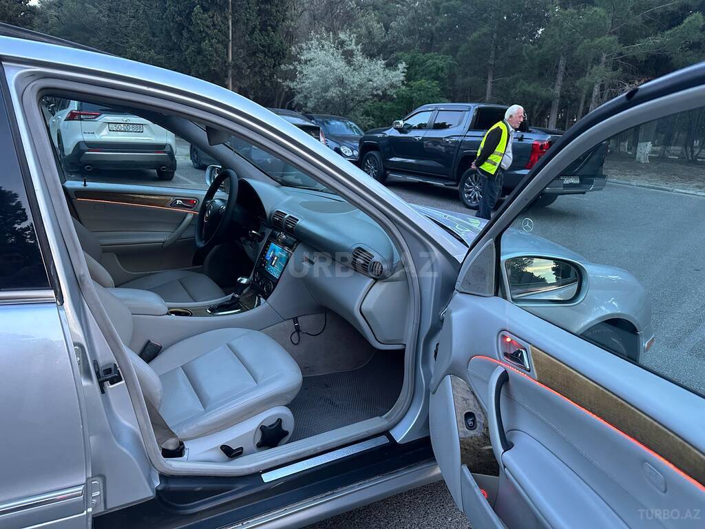 Mercedes C 230