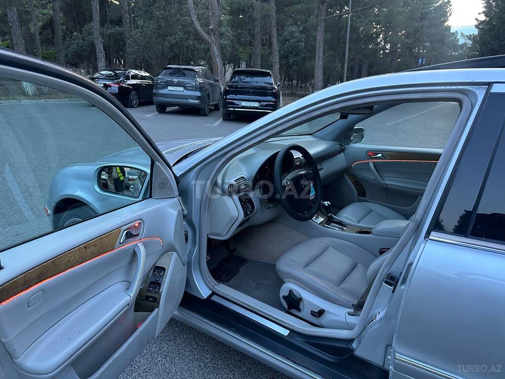 Mercedes C 230