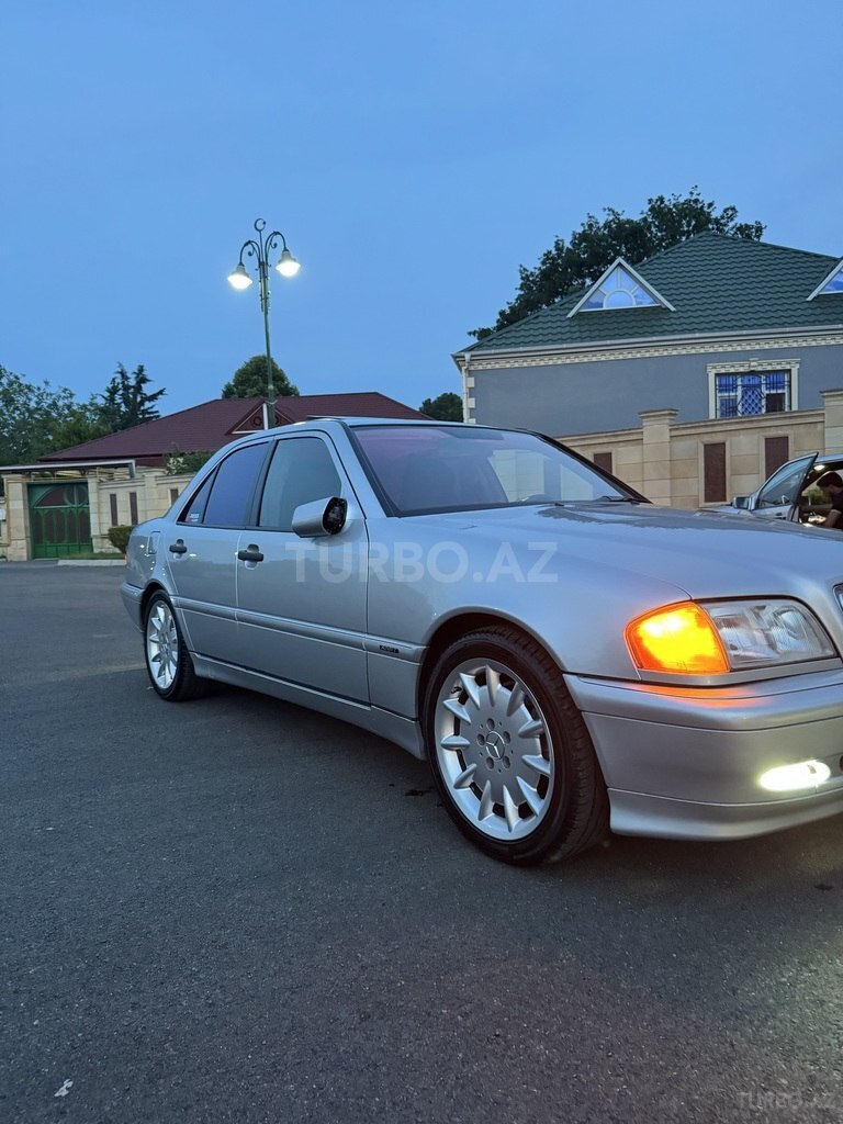 Mercedes C 230