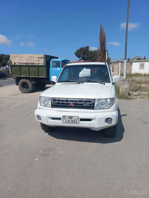Mitsubishi Pajero io