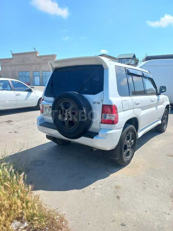 Mitsubishi Pajero io