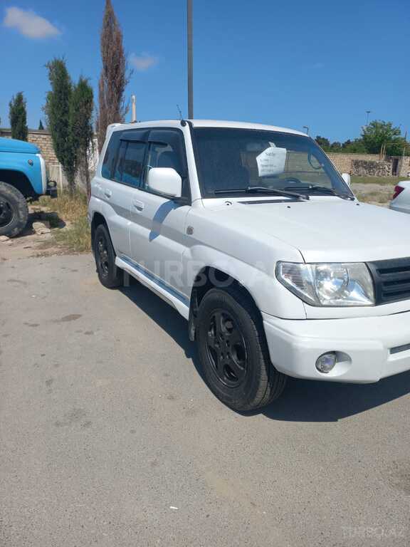 Mitsubishi Pajero io