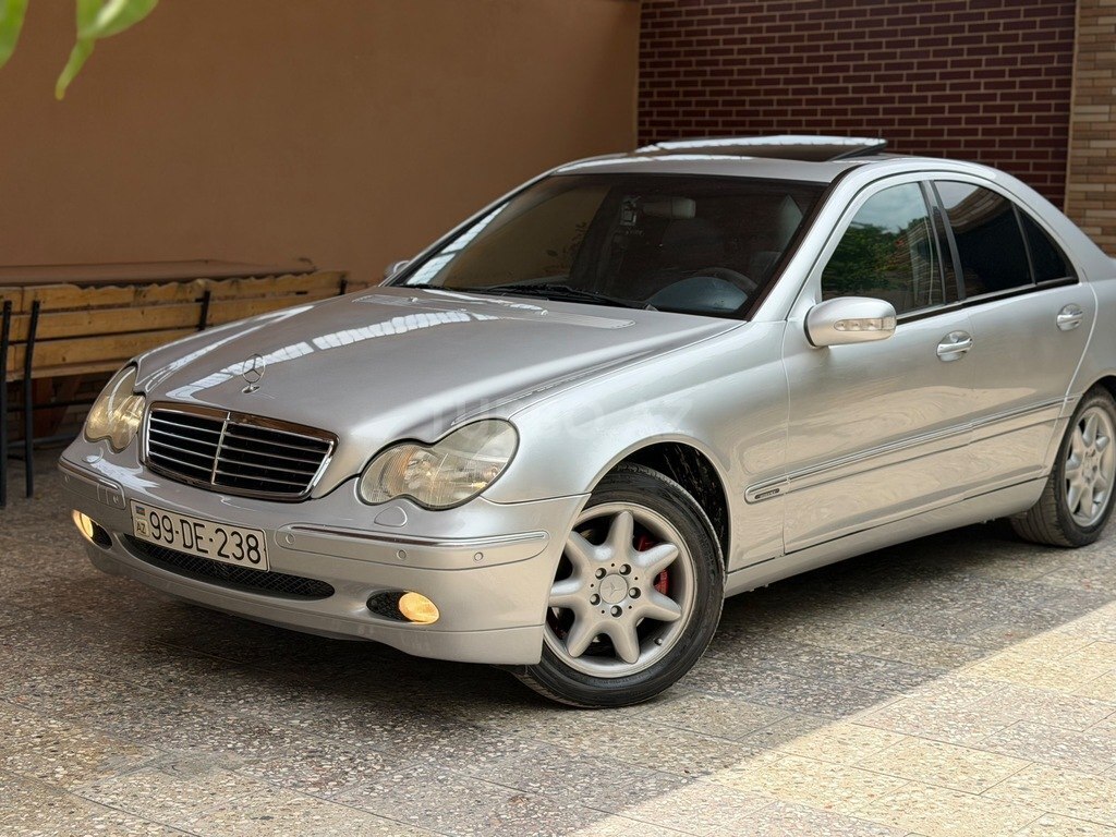 Mercedes C 200