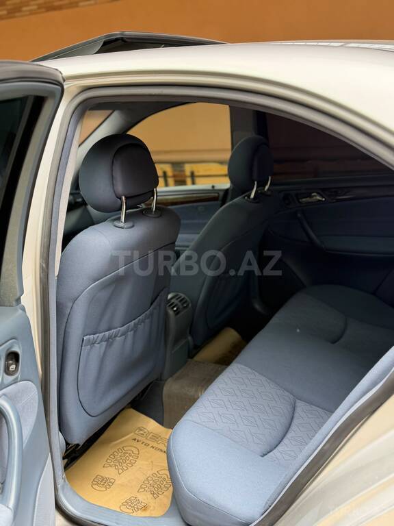 Mercedes C 200