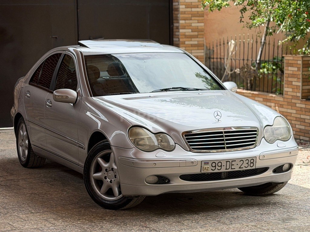 Mercedes C 200