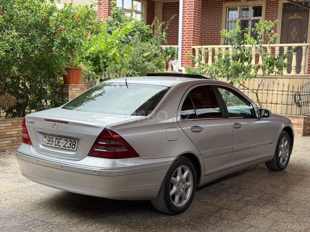 Mercedes C 200