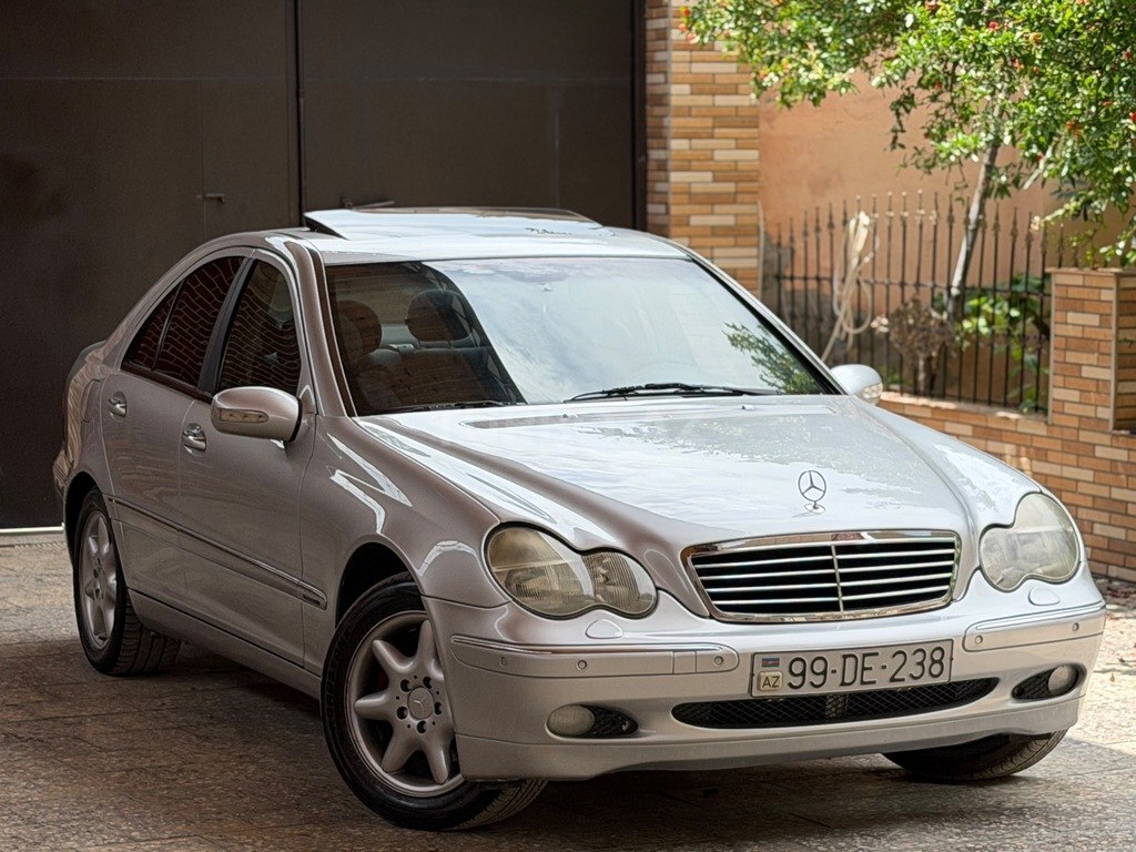 Mercedes C 200