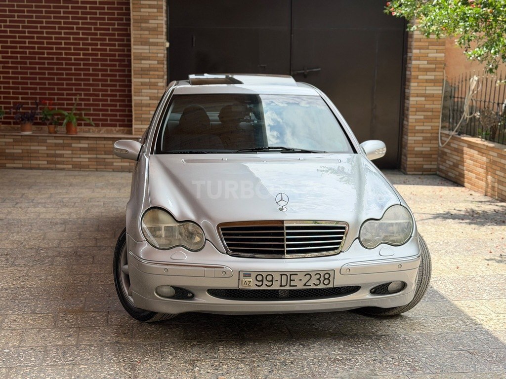 Mercedes C 200