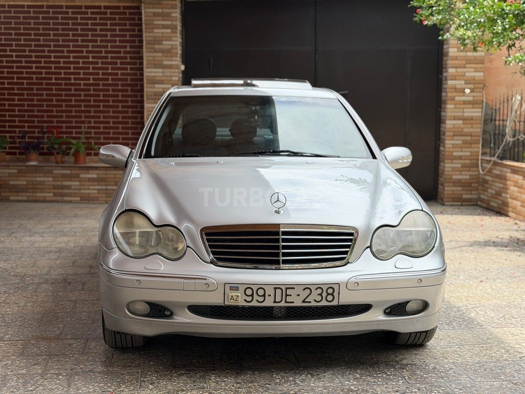 Mercedes C 200