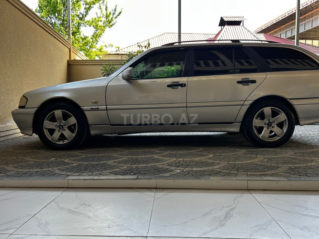 Mercedes C 180