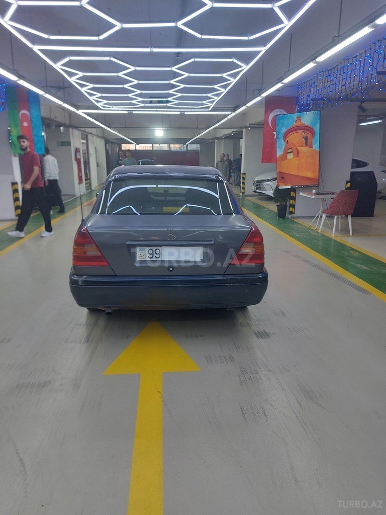 Mercedes C 180