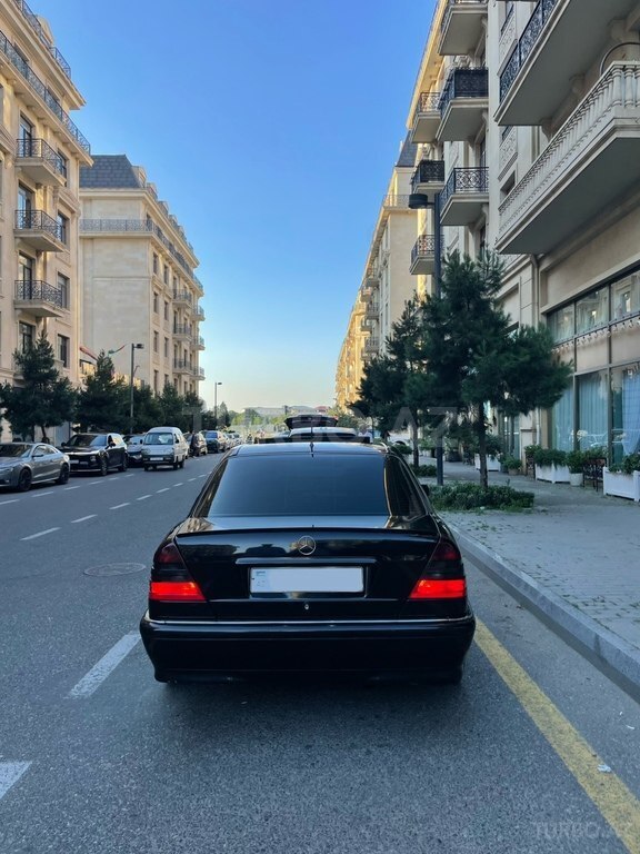 Mercedes C 180