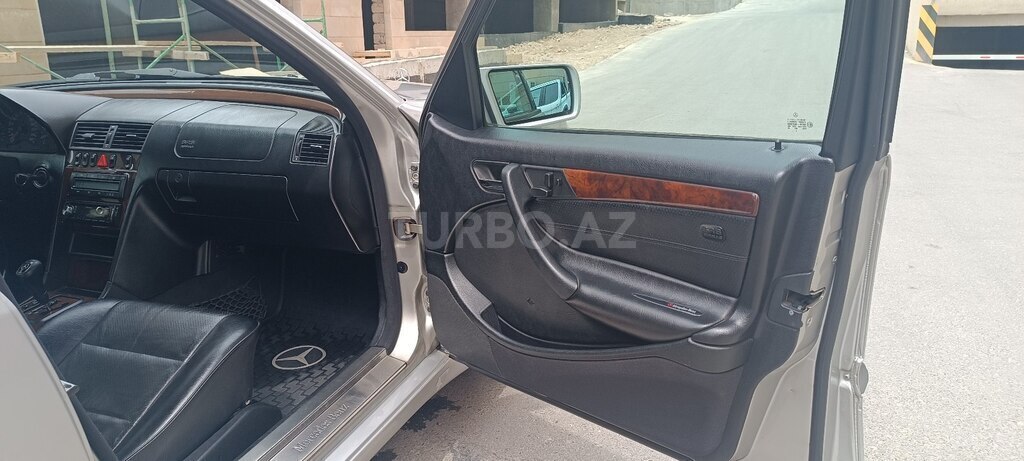 Mercedes C 240
