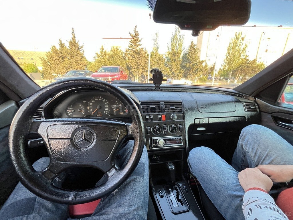 Mercedes C 180