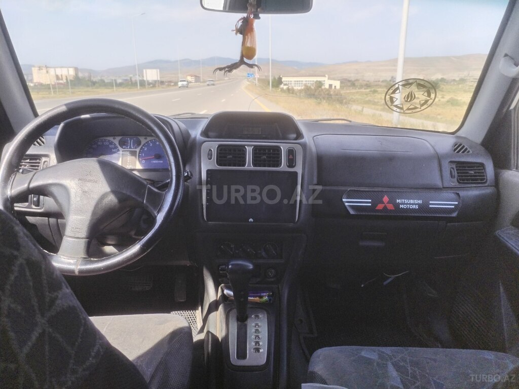 Mitsubishi Pajero io